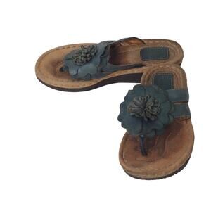 Clark’s Artisan Thongs Womens Sz 51/2  Green Flowers Comfort Sandal Thongs